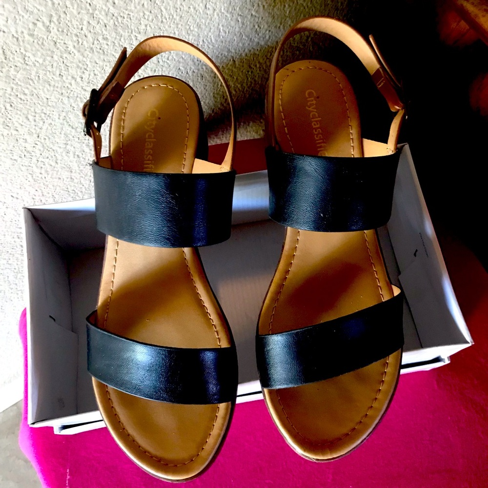 Tan & Black City Classified Sandals size 9
